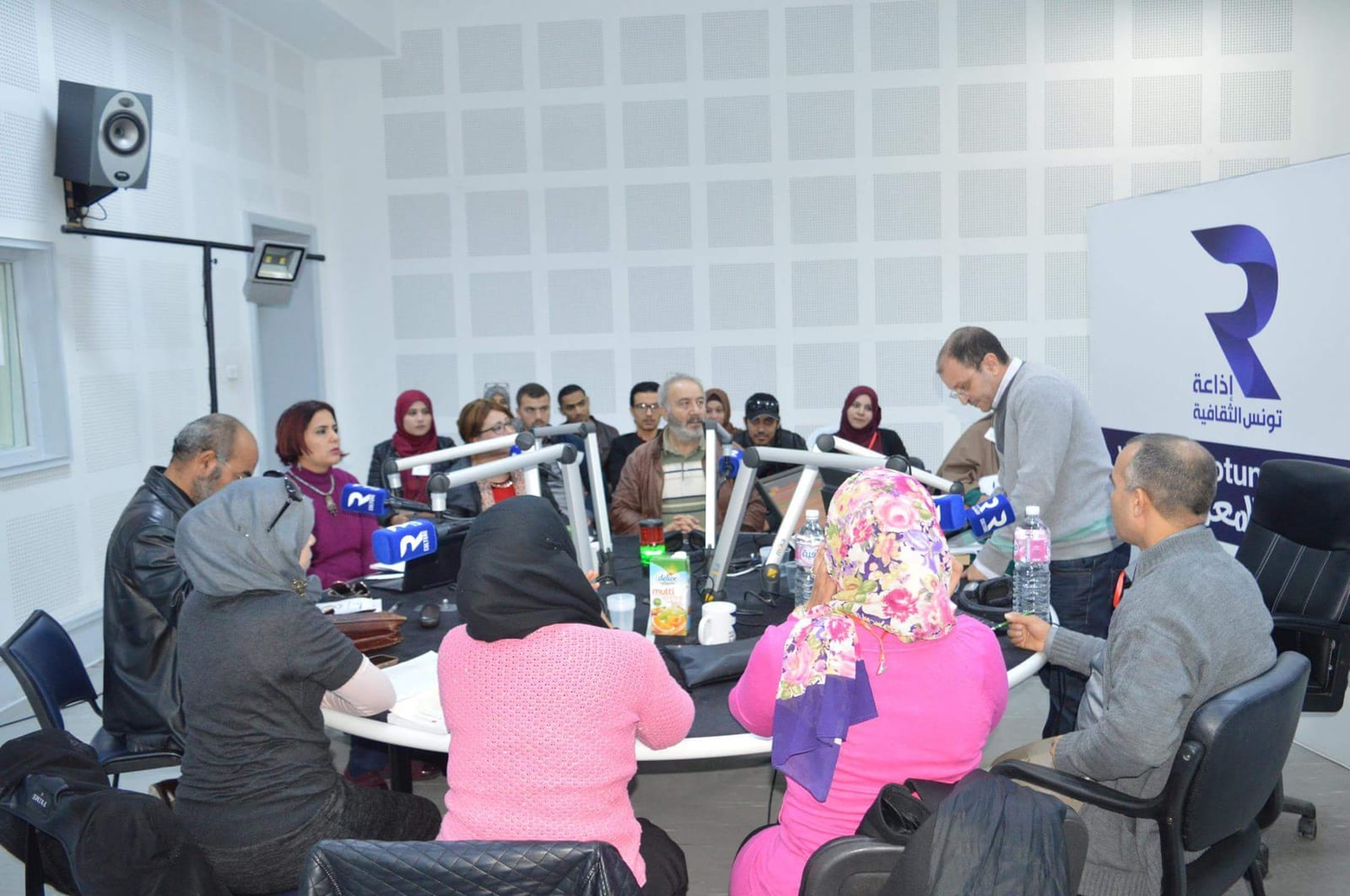 L'équipe de la revue Madarat autour de la table ronde de Radio Tunis Culturelle